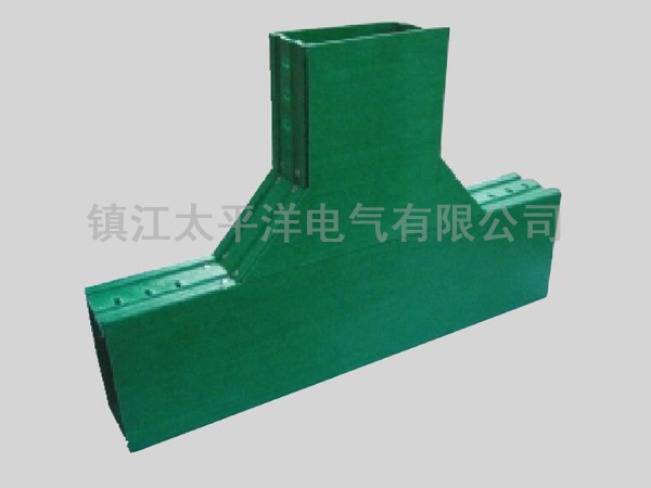 玻璃(li)鋼水平(ping)三通